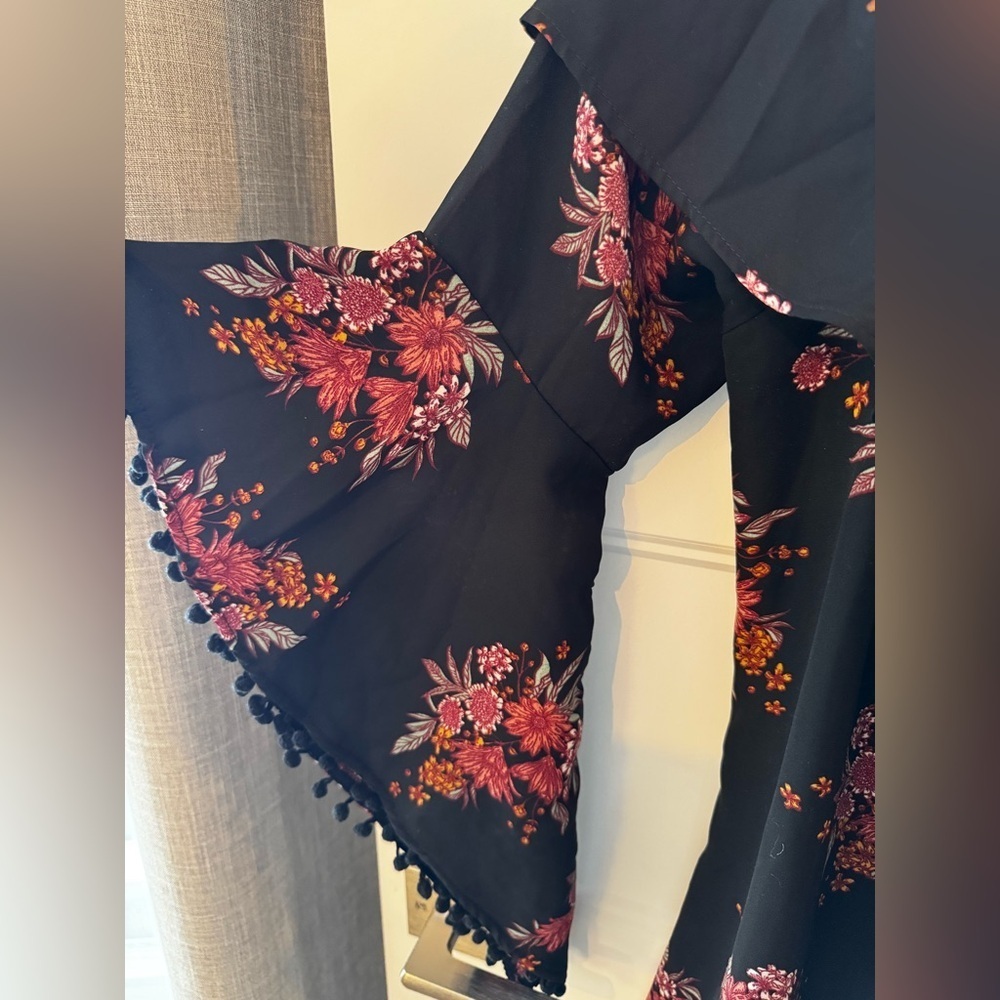 Design Lab Boho Floral Off-the-Shoulder Bell Sleeves Flowy Dress - Picture 4 of 7